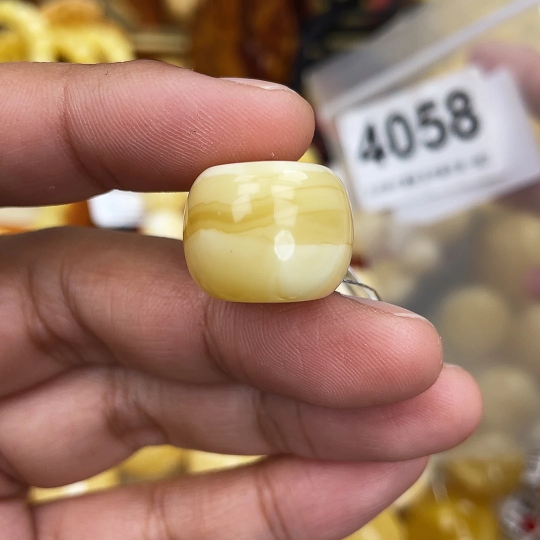 蜜蜡未镶嵌珠宝奇石18.5