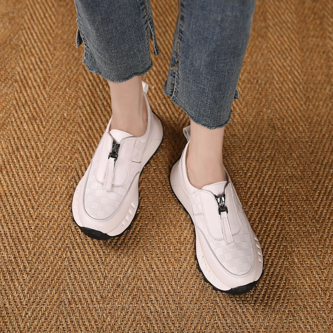 一脚蹬女鞋爆款2025新款运动休闲鞋真皮百搭平底上班久站不累脚