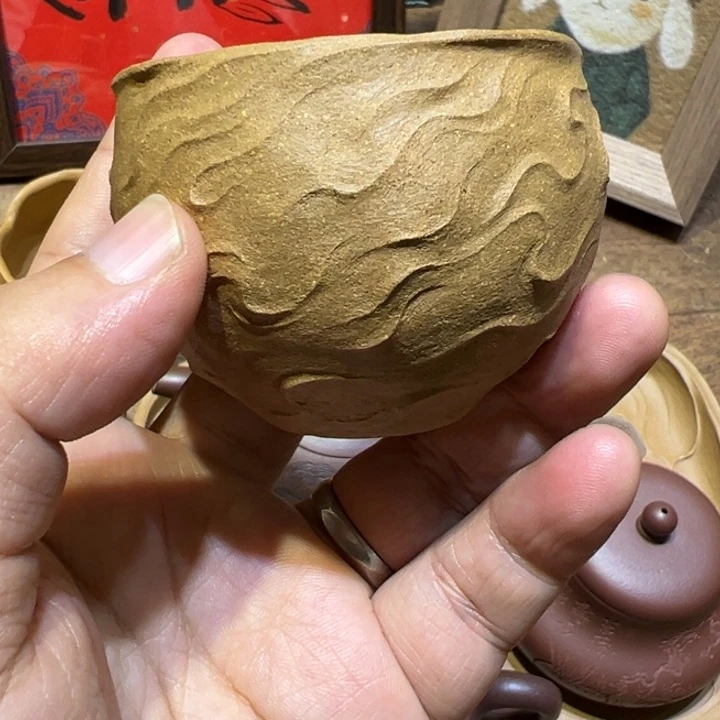 榴**返云纹主人杯