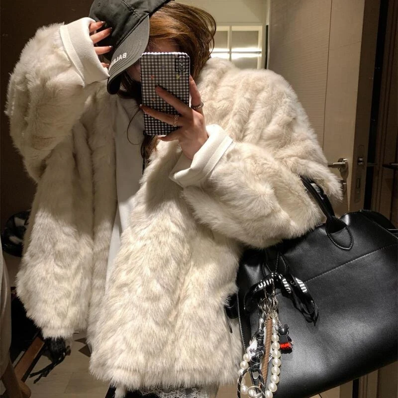 云雾石狐厚实保暖蝙蝠袖皮毛一体披肩外套环保毛绒加厚外套女冬季