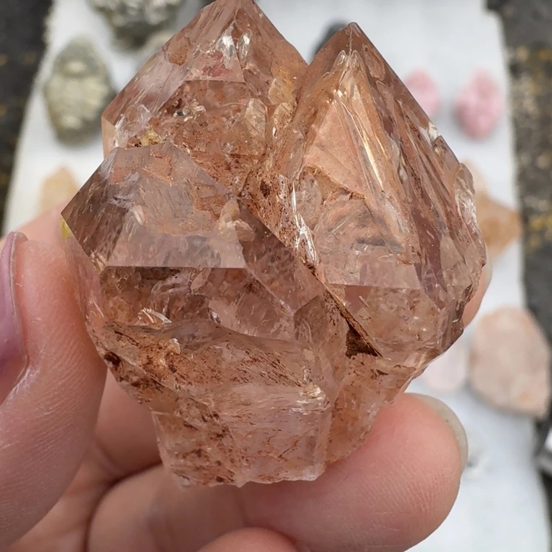 石材红泥骸骨簇亮皮的