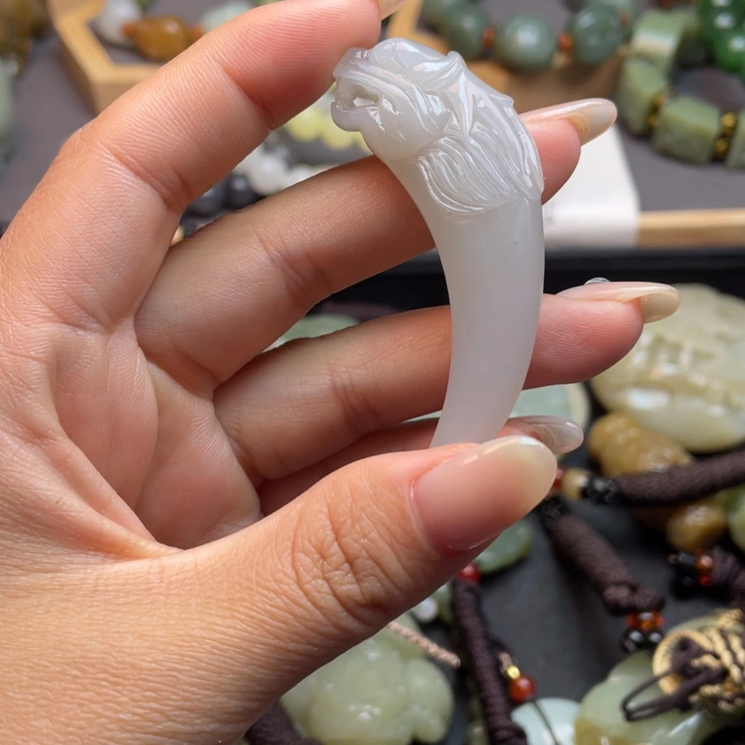 和田玉颈饰未镶嵌