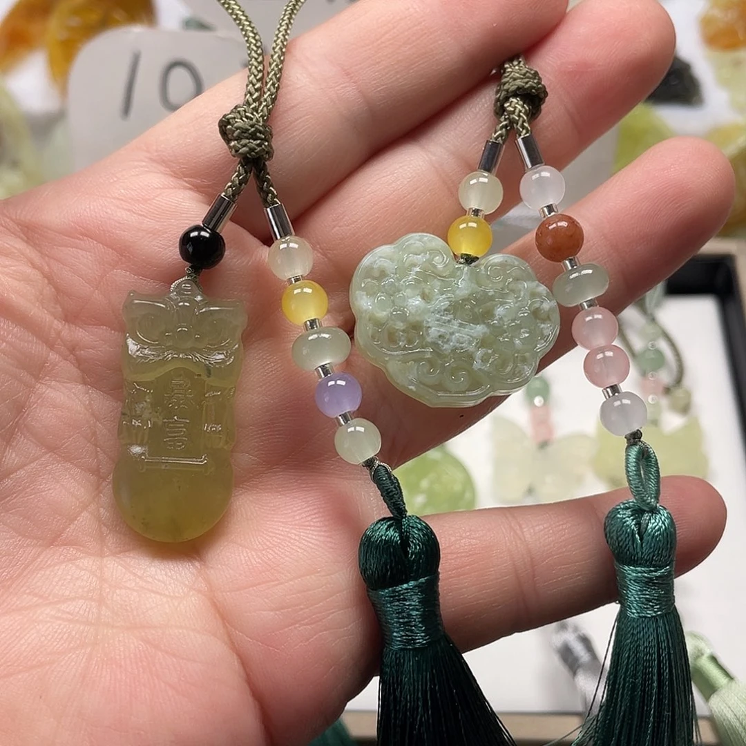 蛇纹石玉未镶嵌颈饰