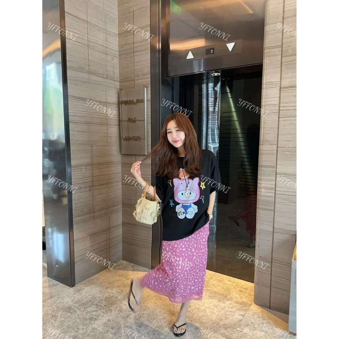 【YFONI】黑皮Kitty水印短袖+紫色小花松紧腰半裙