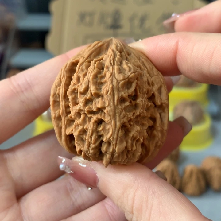 切***所文玩核桃吊坠异性，有瑕疵