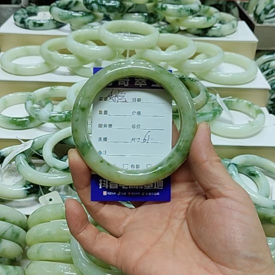 好***连蛇纹石玉未镶嵌手镯
