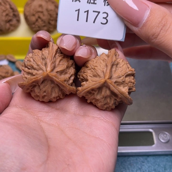 文玩核桃把件三棱37.1173