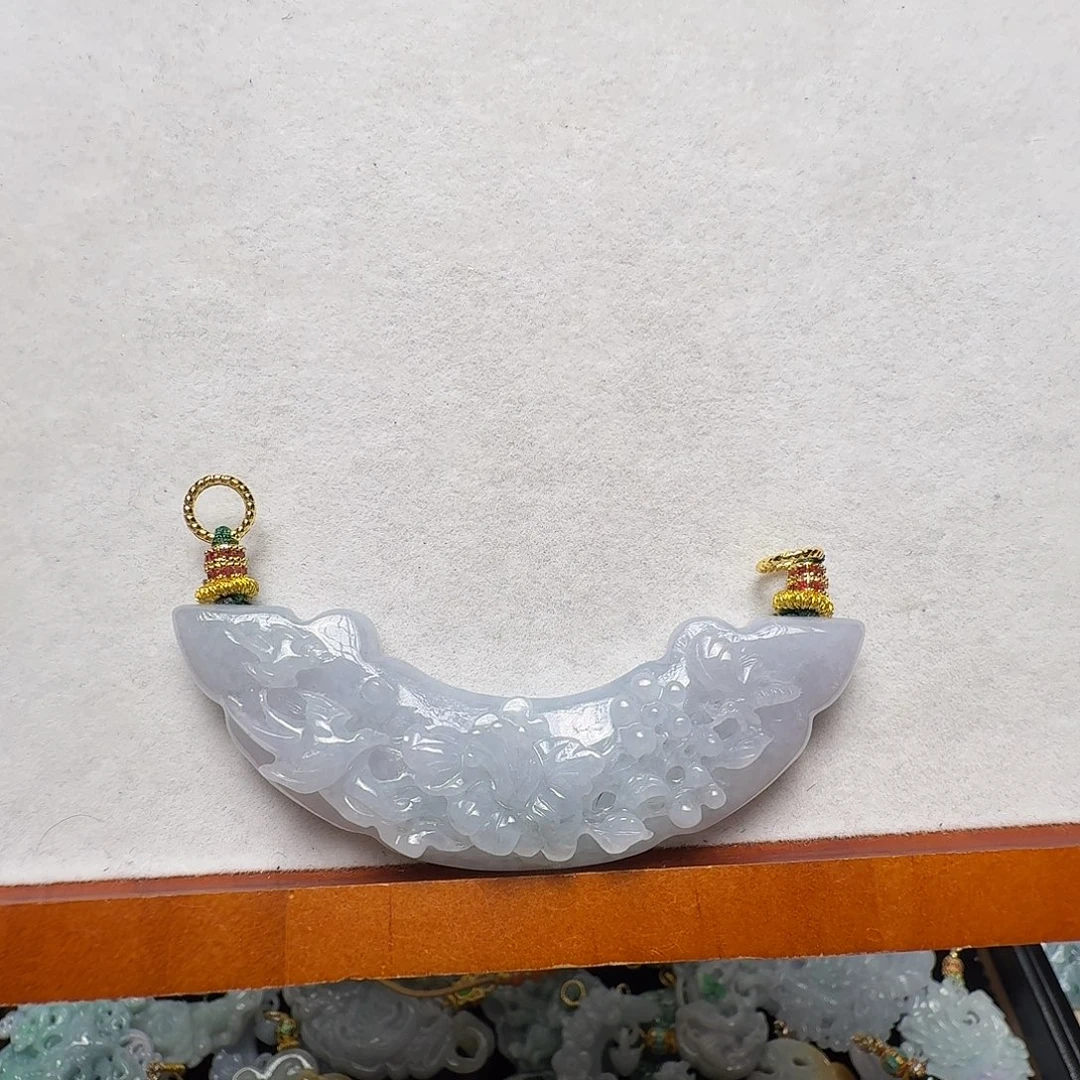 翡翠未镶嵌吊坠(赠链)