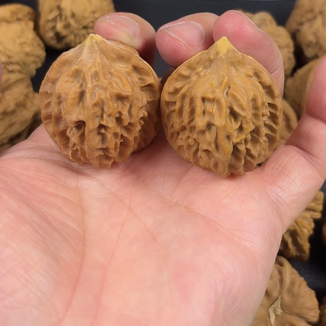 ****八文玩核桃吊坠曹大龙