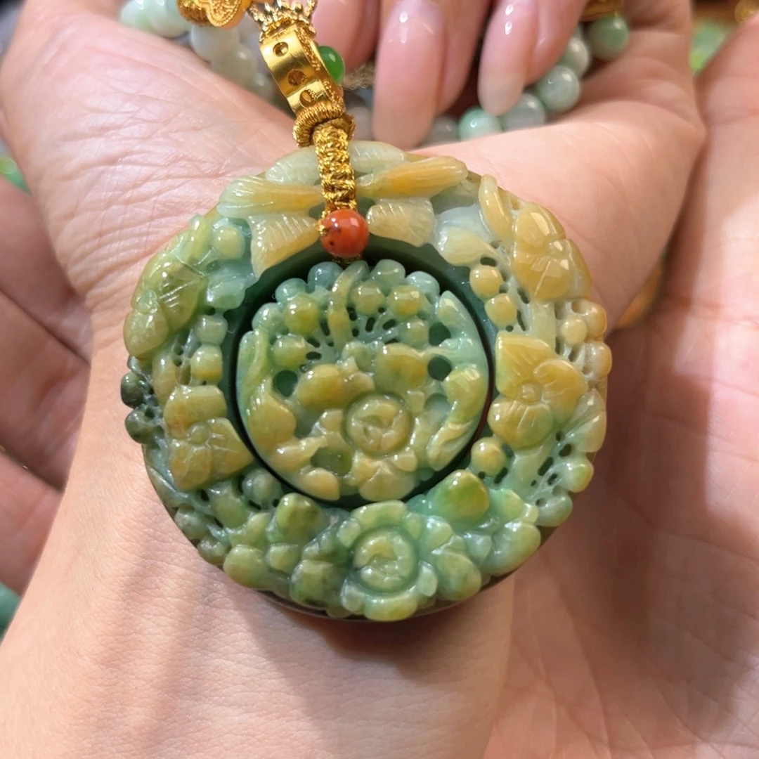 翡翠未镶嵌颈饰待编织