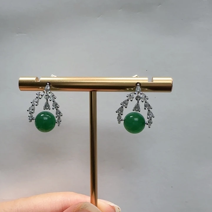 石英质玉（非洲翠）未镶嵌耳钉