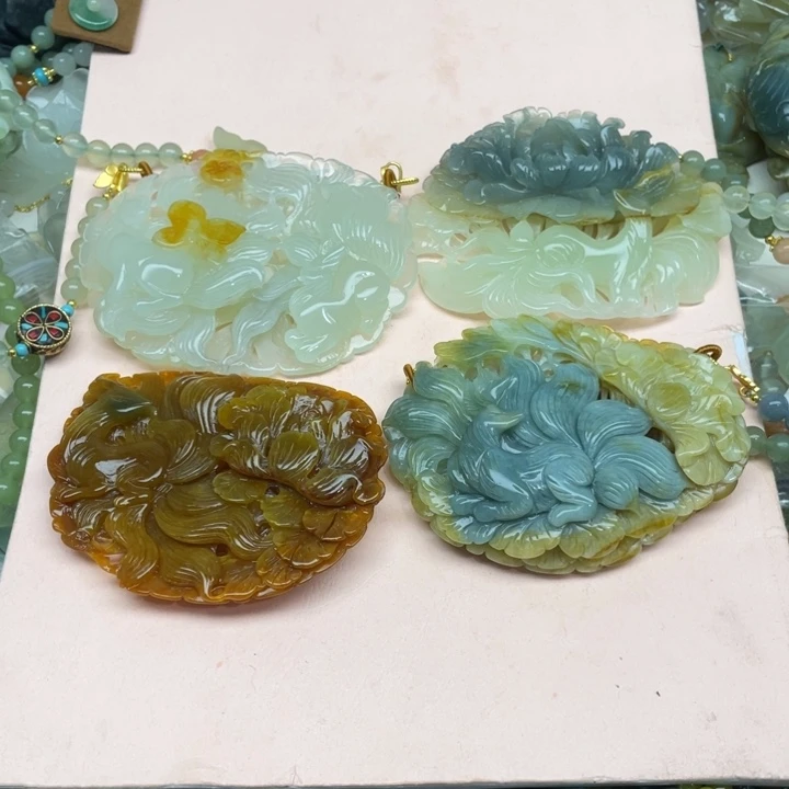 天***辉蛇纹石玉未镶嵌颈饰