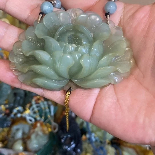 蛇纹石玉未镶嵌颈饰
