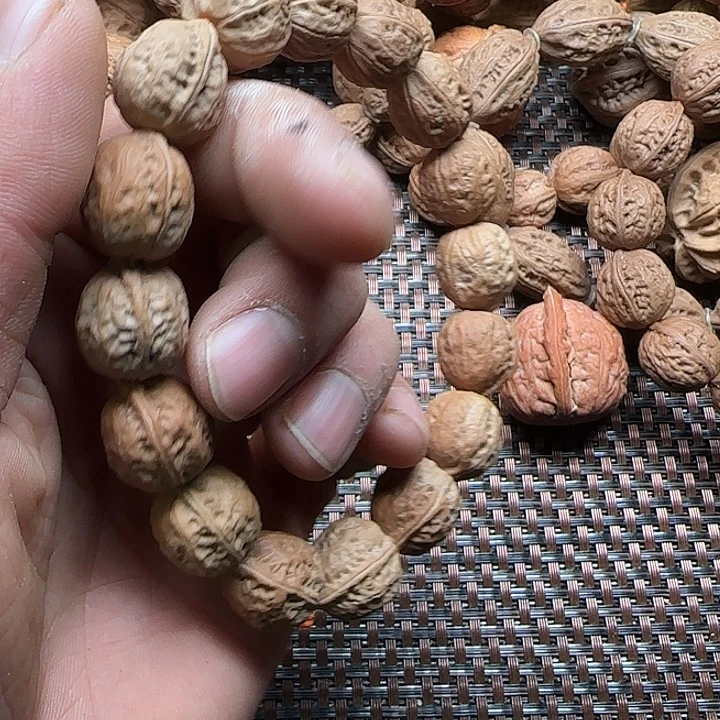 踩***孩吊坠文玩核桃11111111111