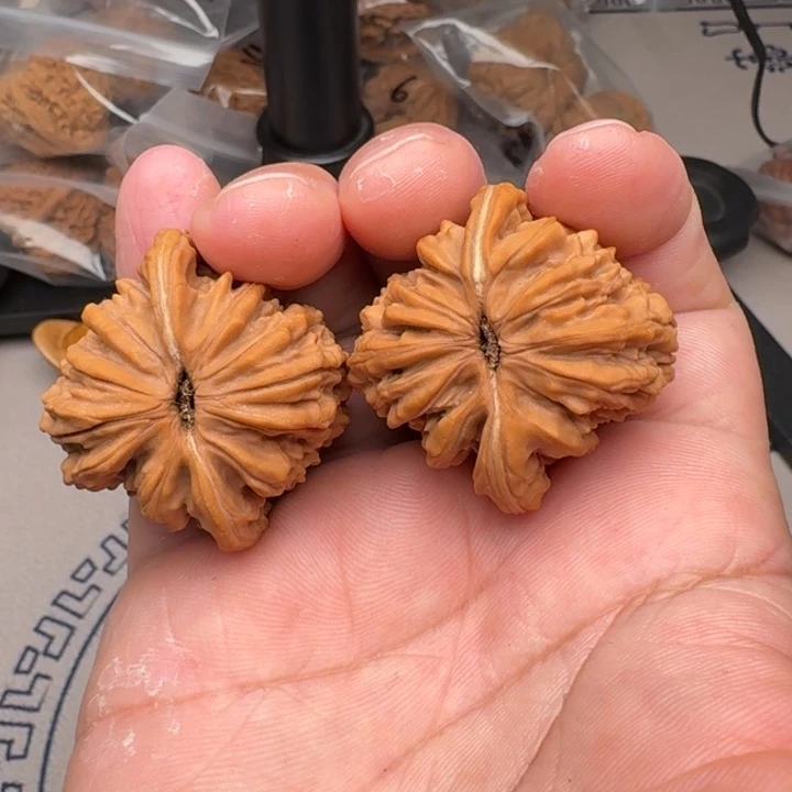 桃核把件山地楼39尺37