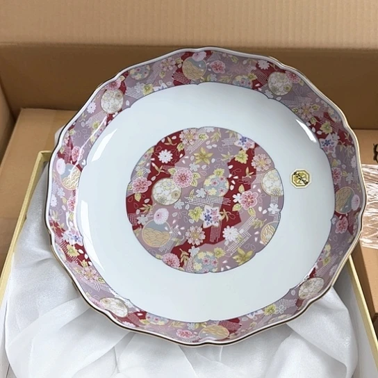 精品瓷器。