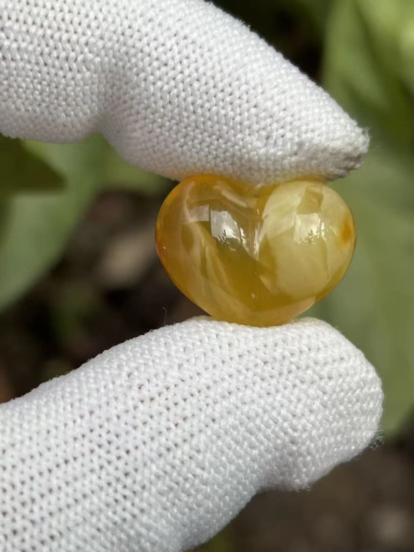 2886天然蜜蜡琥珀俏色屁桃配饰20.5x16x12mm