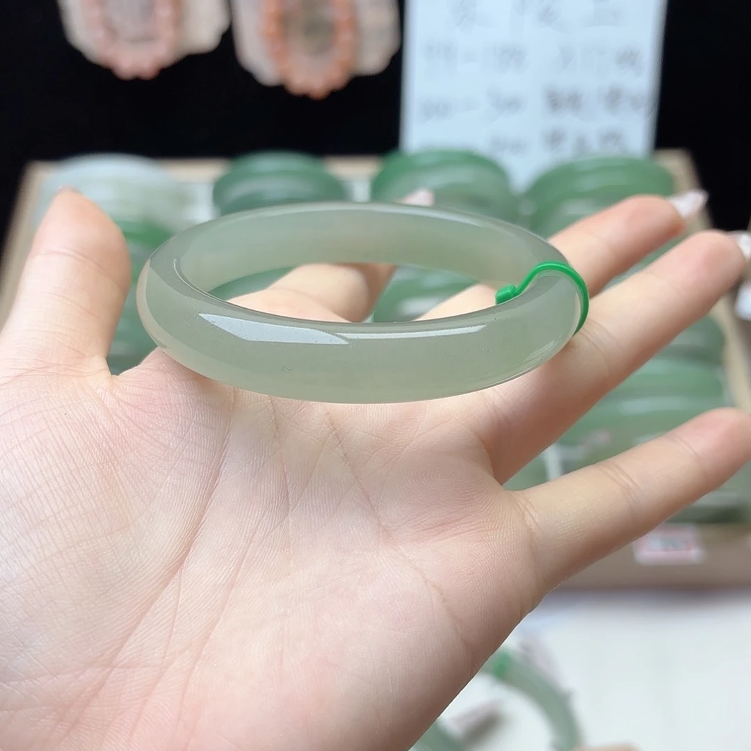 石英质玉手镯未镶嵌60