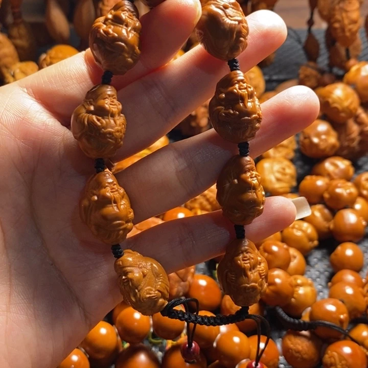 吊坠橄榄核侧**听八大财神
