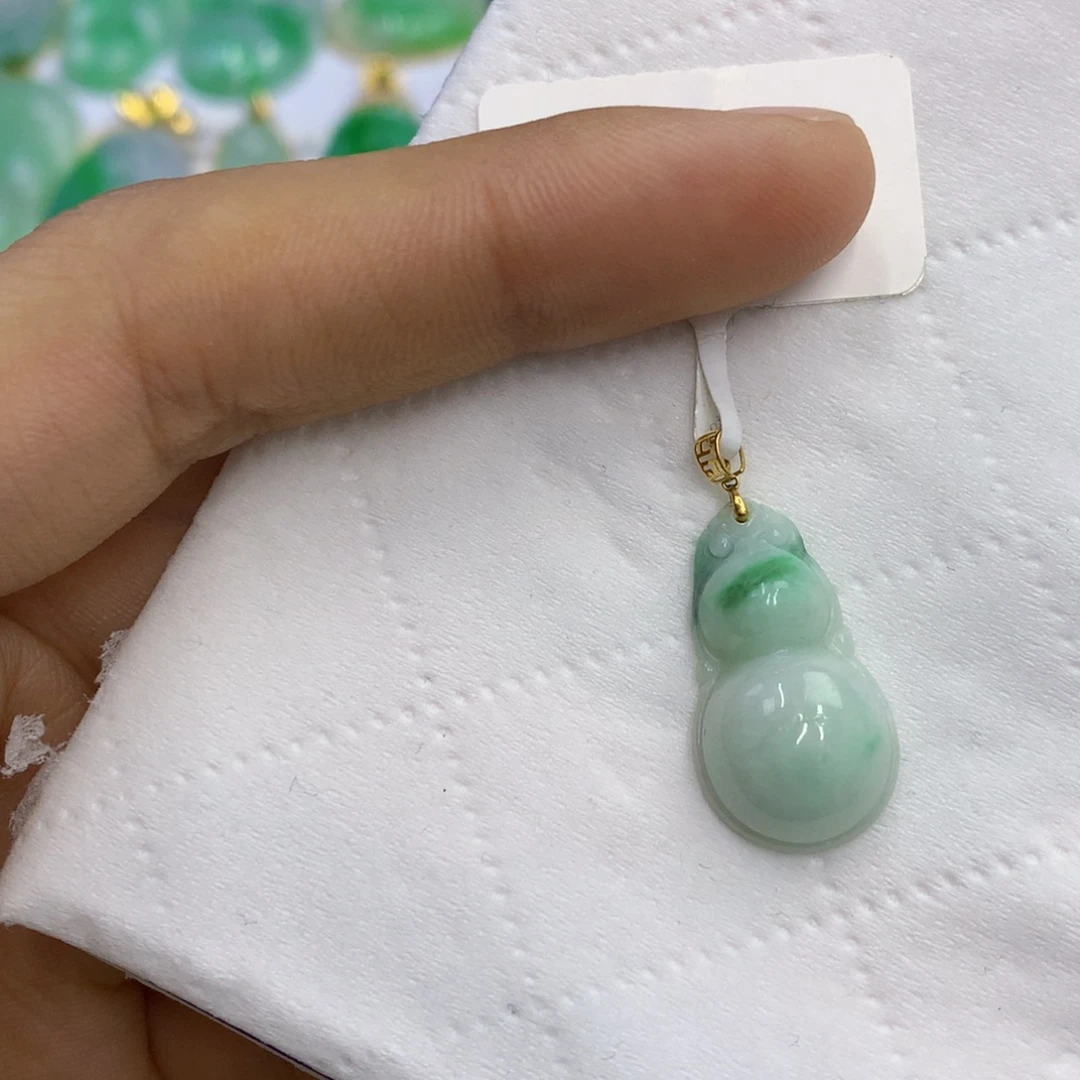 翡翠18K金镶嵌颈饰翡翠