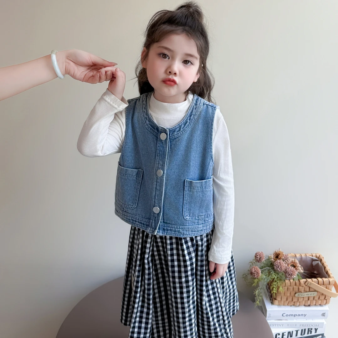 女童牛仔马甲春秋款2025新款儿童时髦纯色坎肩洋气女宝宝休闲马夹