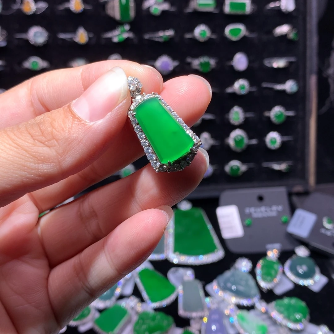 翡翠银S925镶嵌颈饰翡翠