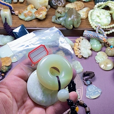 未镶嵌蛇纹石玉颈饰