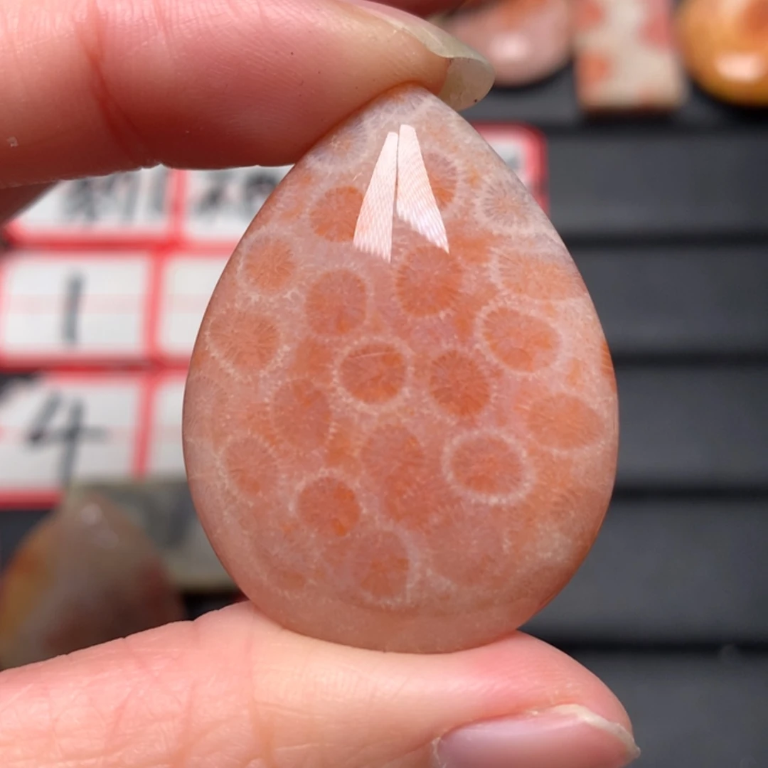 【闪购商品】硅化玉颈饰未镶嵌@***?