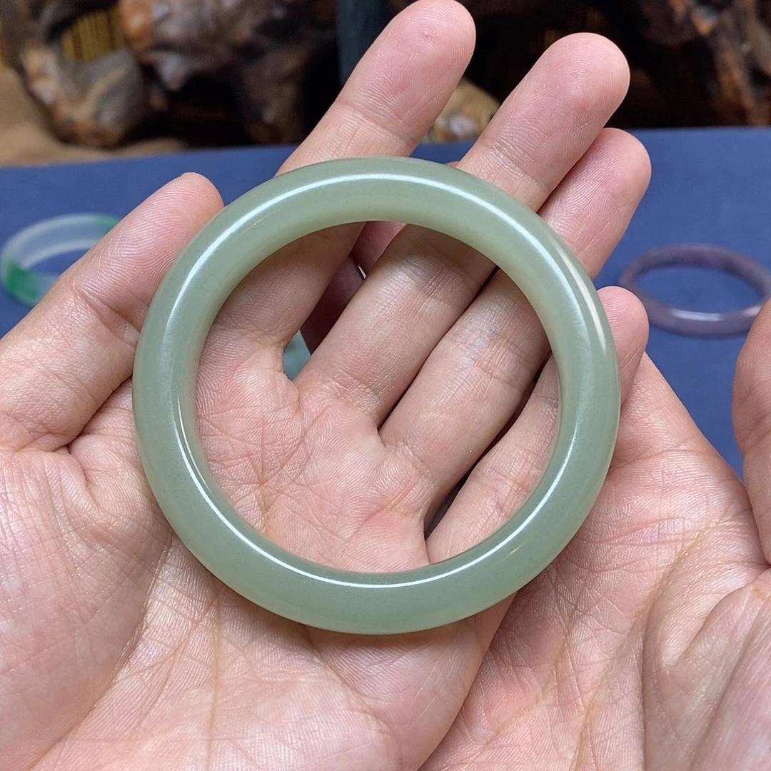 缘***石英质玉未镶嵌手镯