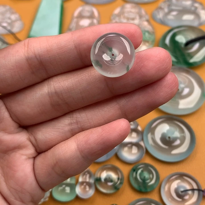 颈饰未镶嵌翡翠….