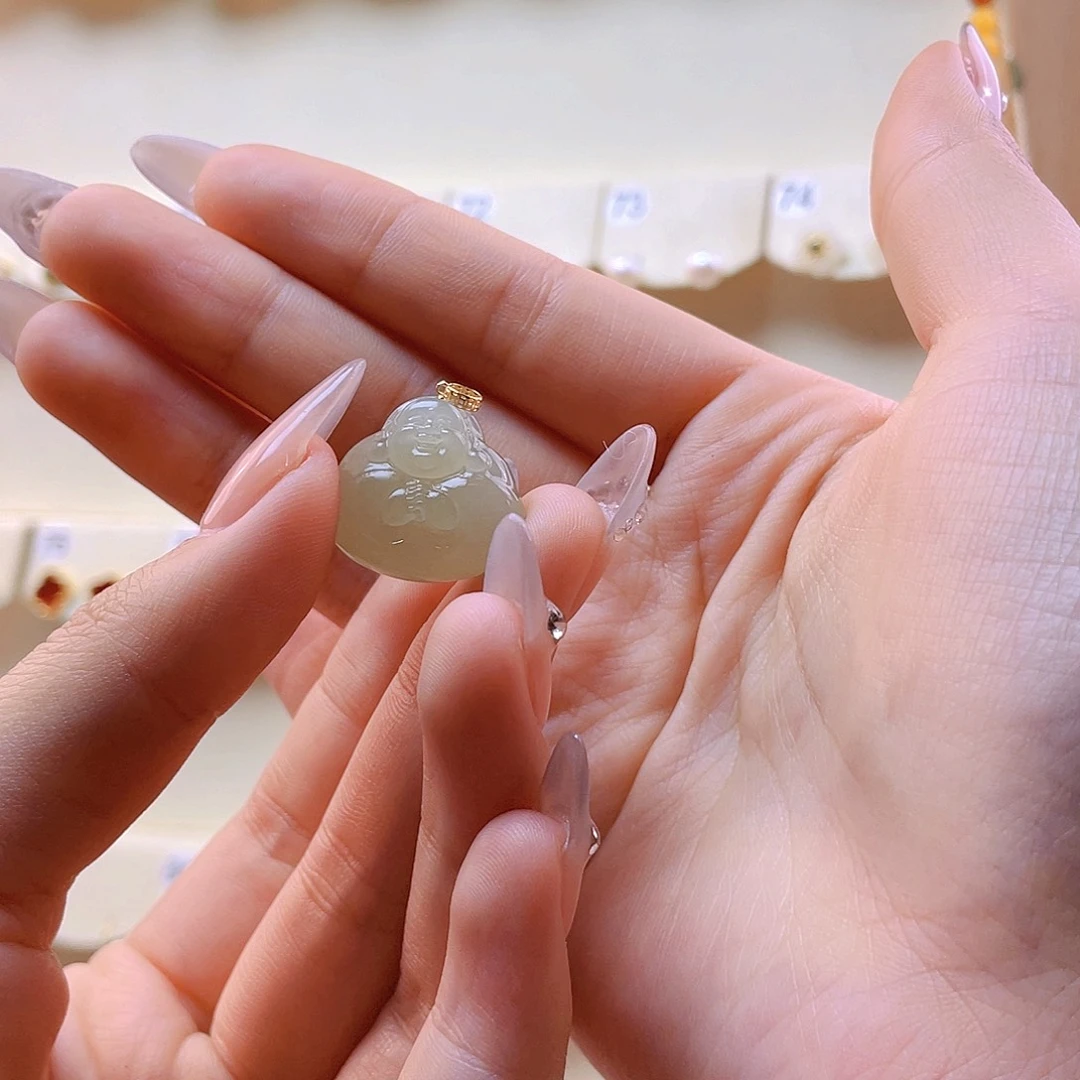 和田玉吊坠(赠链)18K金镶嵌小*瓜