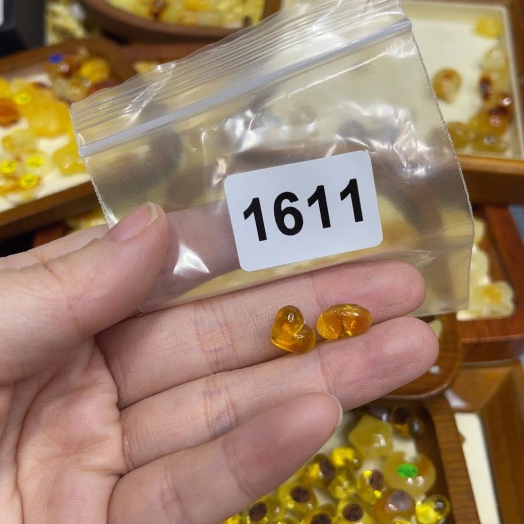 琥珀珠宝奇石未镶嵌