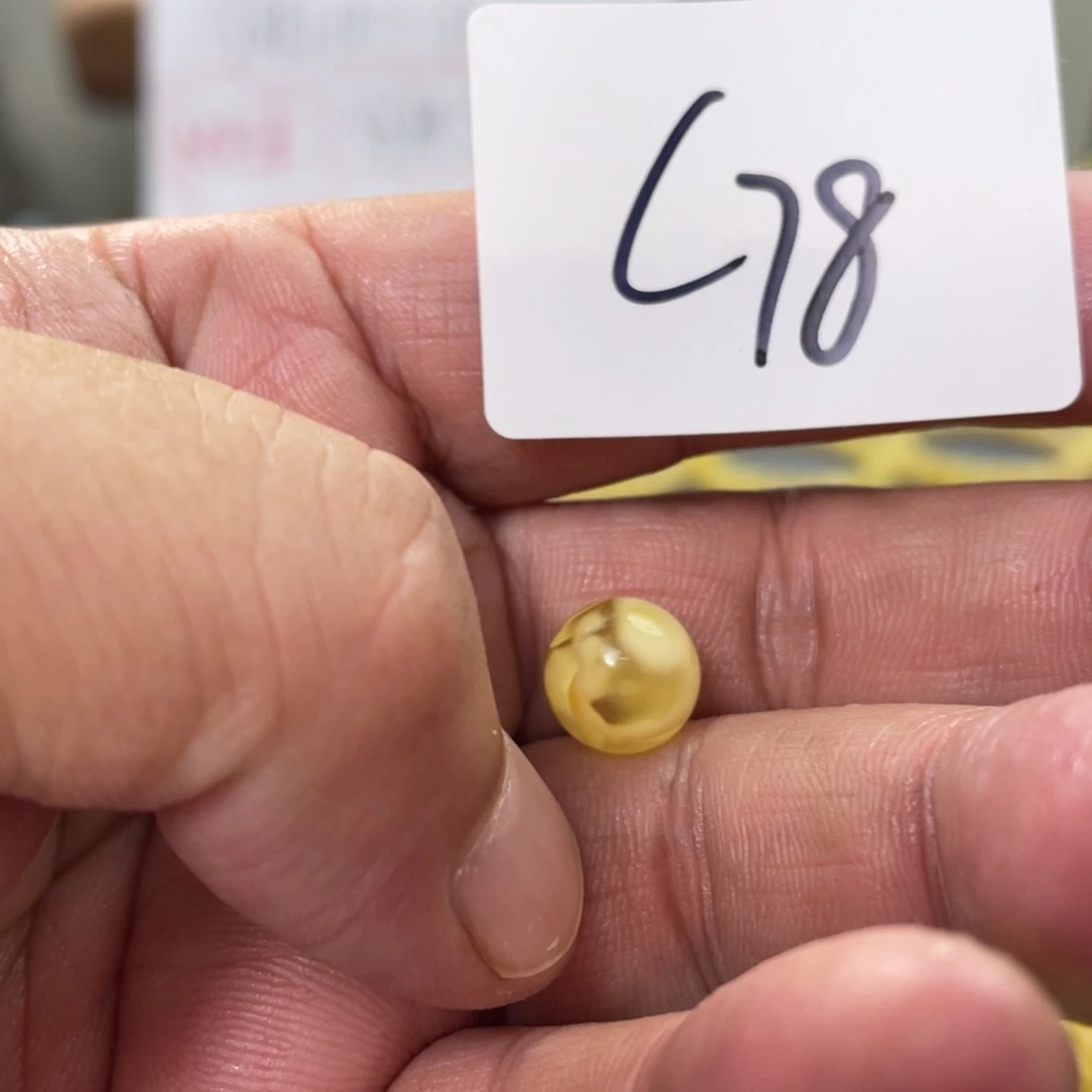 未镶嵌琥珀手链多样性发，发其中一件