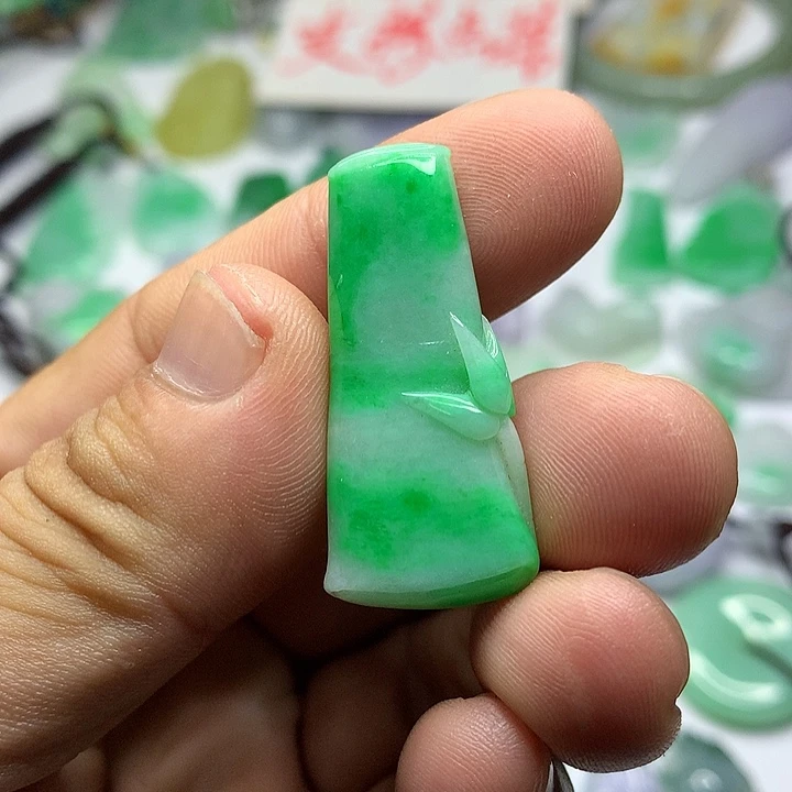 吊坠(赠链)未镶嵌翡翠