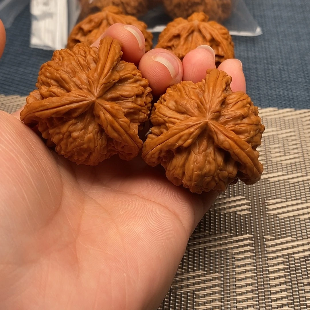 用***机吊坠文玩核桃三棱