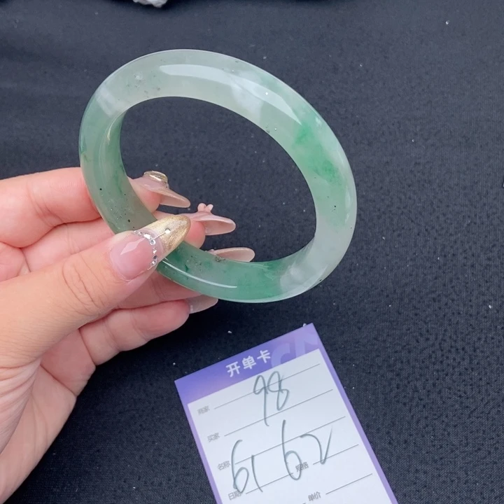 石英质玉（非洲翠）手镯未镶嵌98