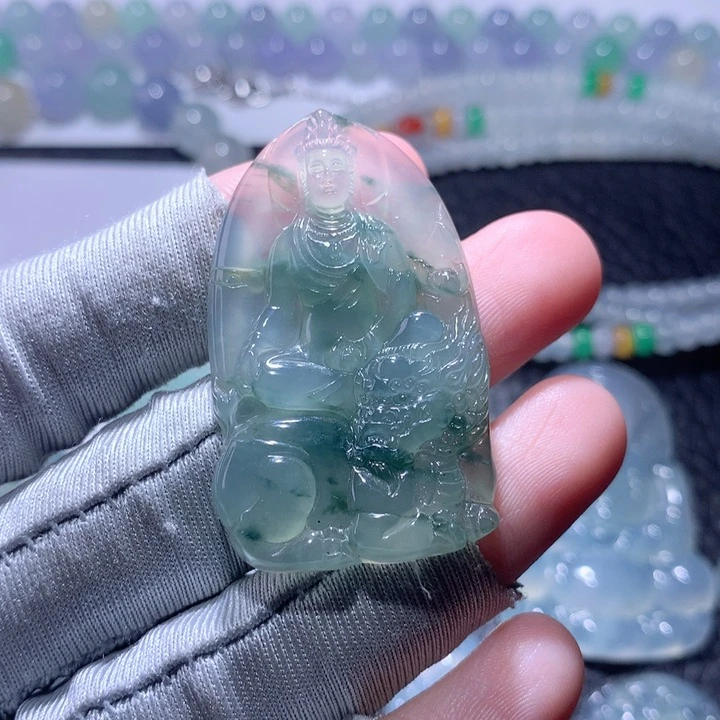 翡翠未镶嵌颈饰文殊