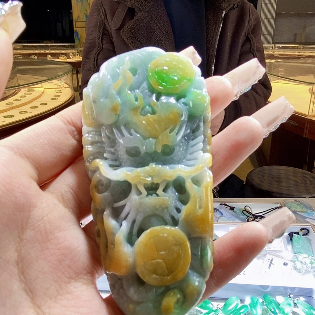 翡翠颈饰未镶嵌翡翠