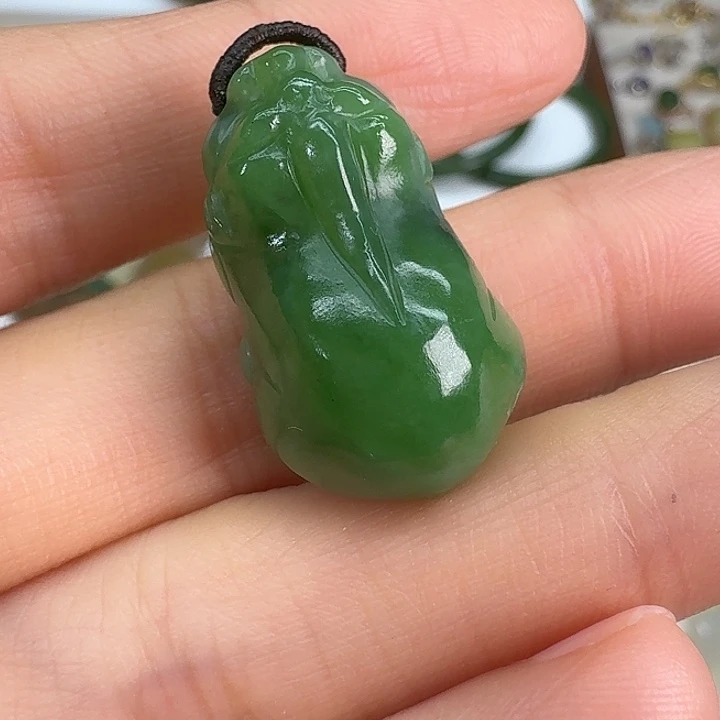 颈饰未镶嵌和田玉（碧玉）