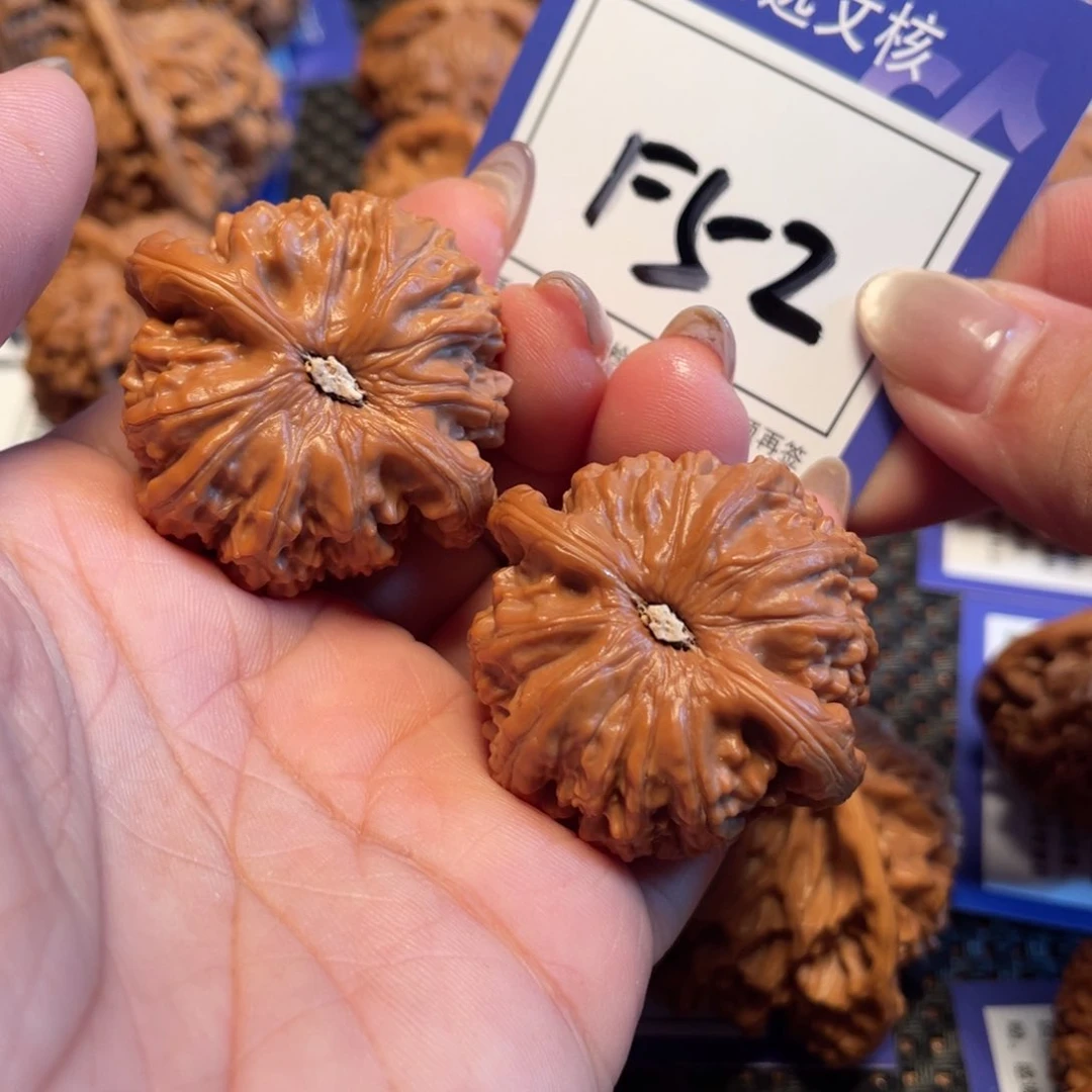 文玩核桃吊坠52号白狮子39