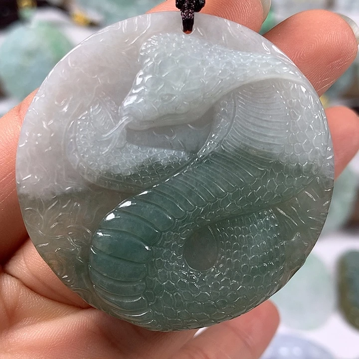 颈饰未镶嵌翡翠蛇牌有一条颜色线福利