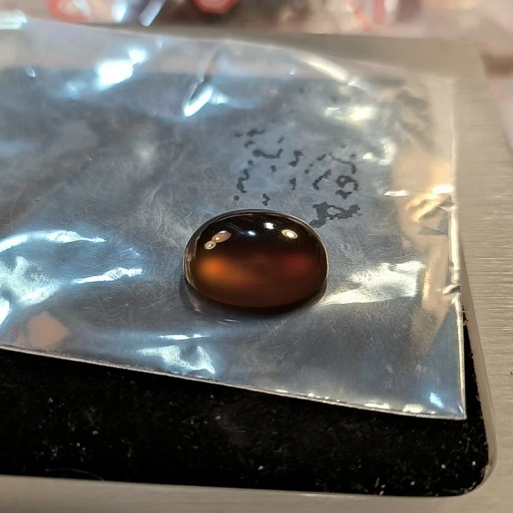 君***乐未镶嵌戒面石英岩玉