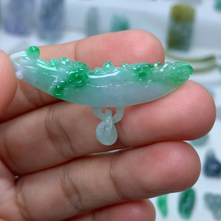 吊坠(不含链)未镶嵌翡翠