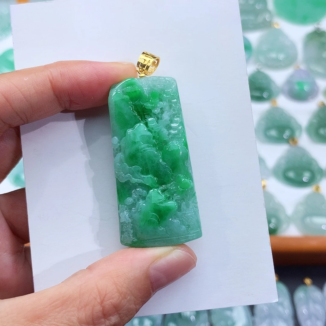 翡翠18K金镶嵌颈饰翡翠吊坠