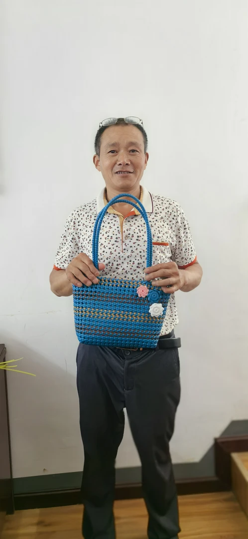 湖北长阳峰岩村非遗文化传承手工艺品手工编织包包篮子