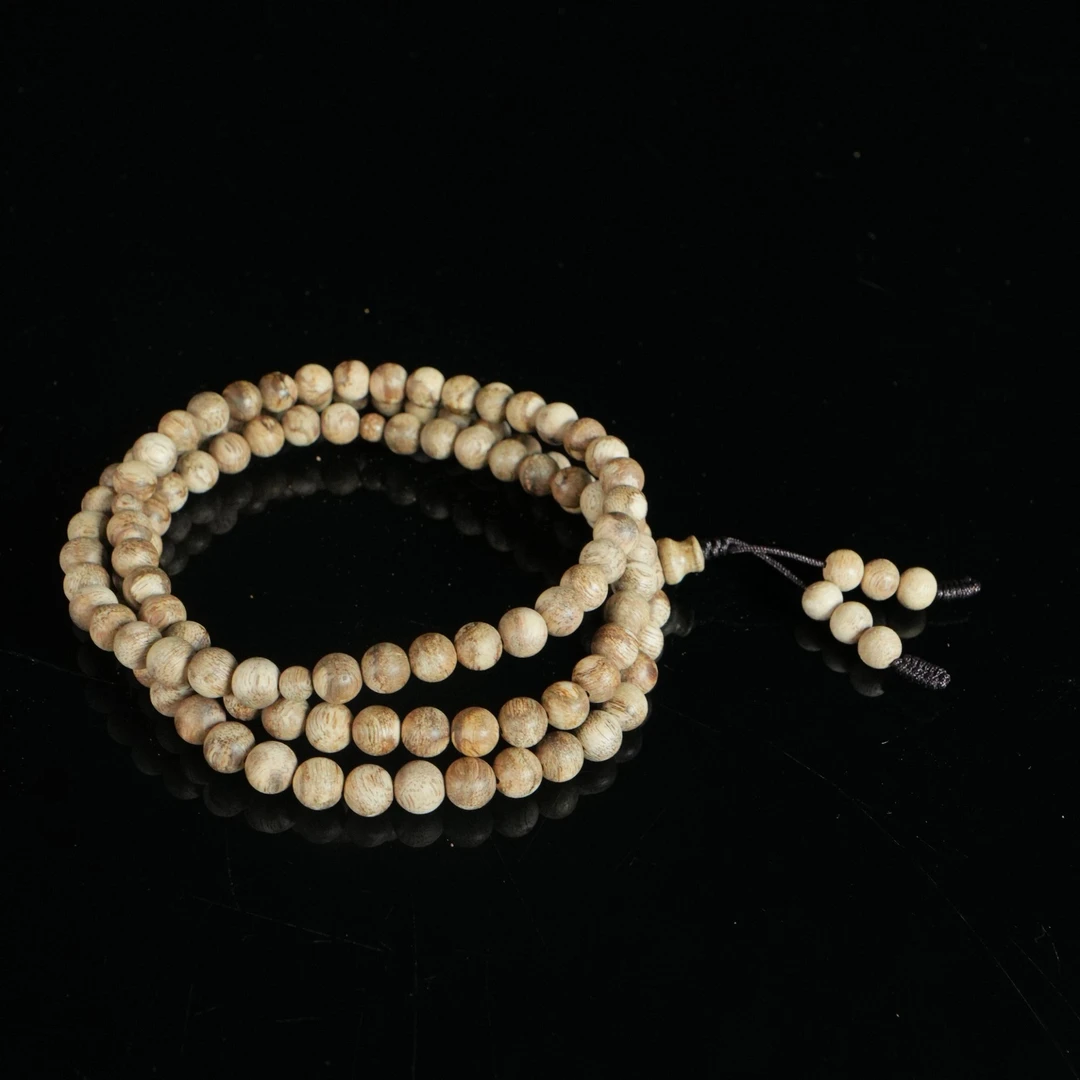 9407 马来西亚沉香虫漏虎斑纹念珠 0.63cm  11.13g