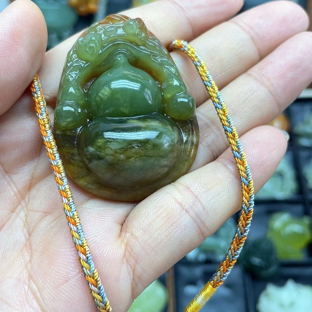 蛇纹石玉未镶嵌颈饰