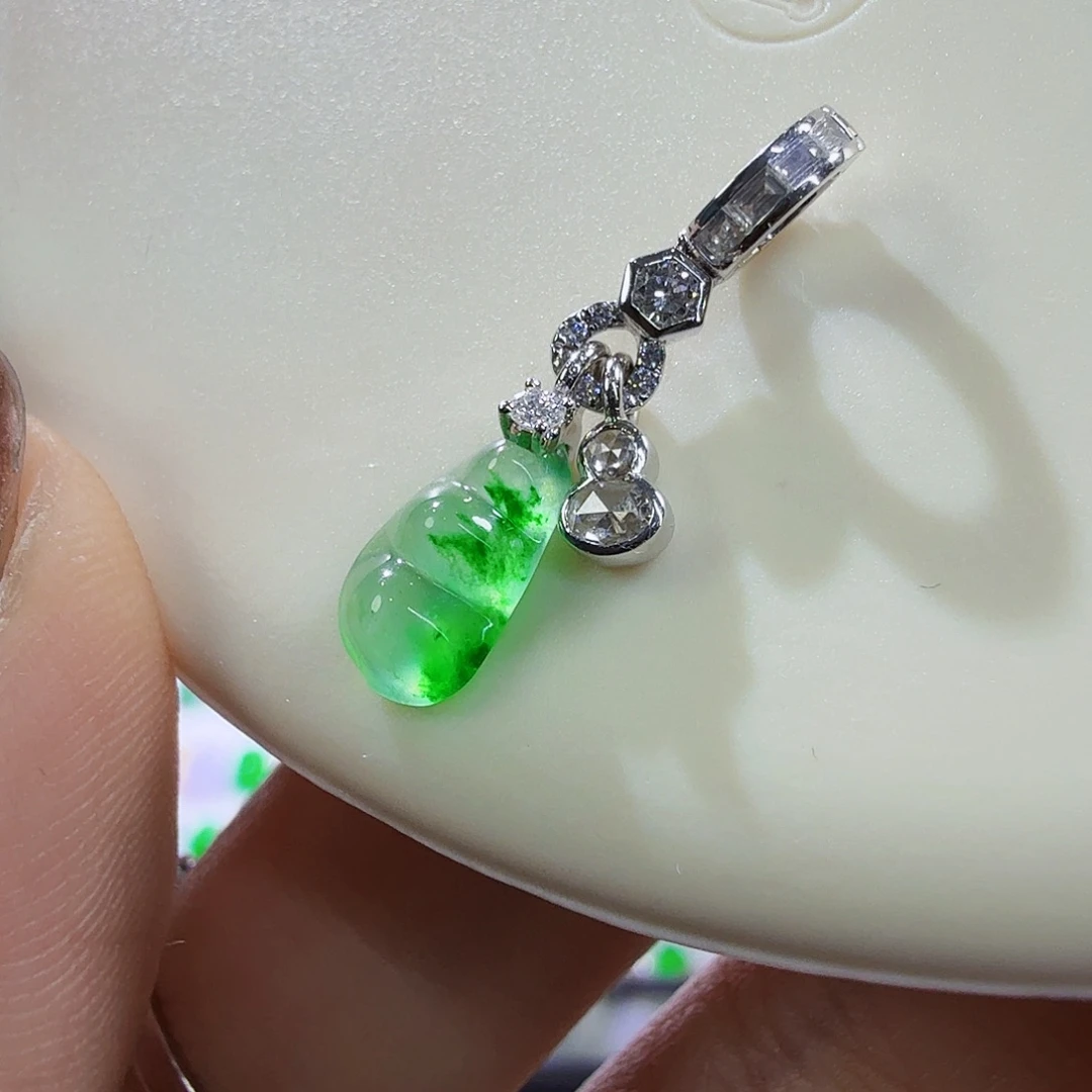 翡翠18K金镶嵌颈饰小滴流