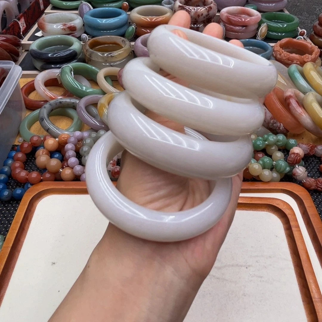 石英质玉未镶嵌圈口齐全