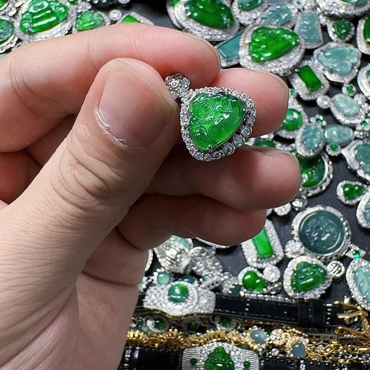 翡翠颈饰未镶嵌天然A货翡翠放漏